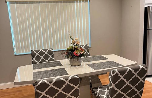 Trailer Estates Condo | Beautiful Condo! Heated Pools~Free WiFi. By IMG Academy~Beaches~AMI~Restaurants.