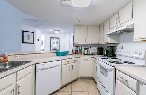 Clearwater Condo | BEAUTIFUL CONDO MINUTES FROM GORGEOUS BEACHES & FAMILY ATTRACTIONS