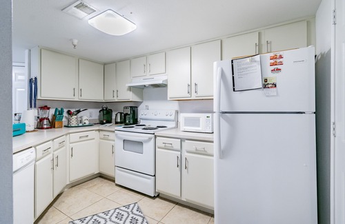 Clearwater Condo | BEAUTIFUL CONDO MINUTES FROM GORGEOUS BEACHES & FAMILY ATTRACTIONS