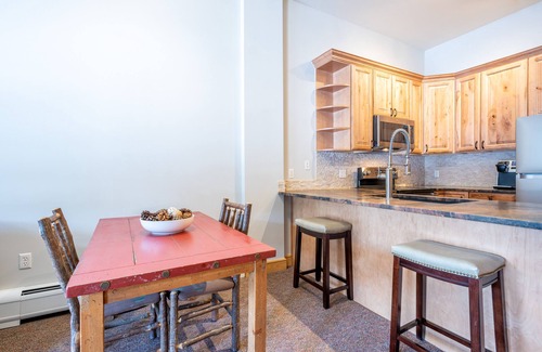 East Village at Copper Condo | Beautiful condo, just steps from Super Bee, Vaulted Ceilings! Free WiFi