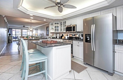 Sanibel Condo | Beautiful condo overlooking lagoon, pool and beach on Sanibel Island - Pointe Santo #B33