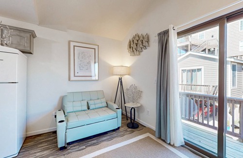 Hatteras Condo | Beautiful Condo w/Central AC, Ocean View, Shared Pool, & Free WiFi