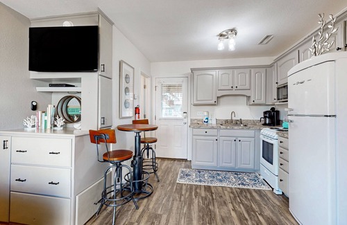 Hatteras Condo | Beautiful Condo w/Central AC, Ocean View, Shared Pool, & Free WiFi