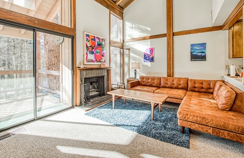 Lakeshore Condo | Beautiful Condo with Shared Pool, Hot Tub, & Free WiFi