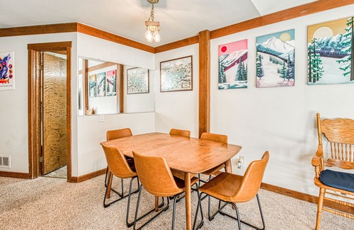 Lakeshore Condo | Beautiful Condo with Shared Pool, Hot Tub, & Free WiFi