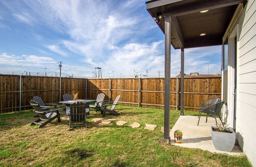 West Dallas House | Beautiful Contemporary 4BR near Downtown Dallas