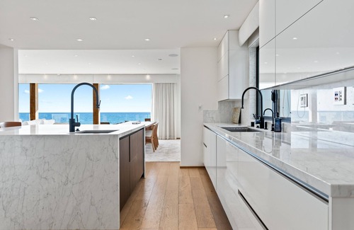 Eastern Malibu Villa | Beautiful, Contemporary Beach House In Malibu
