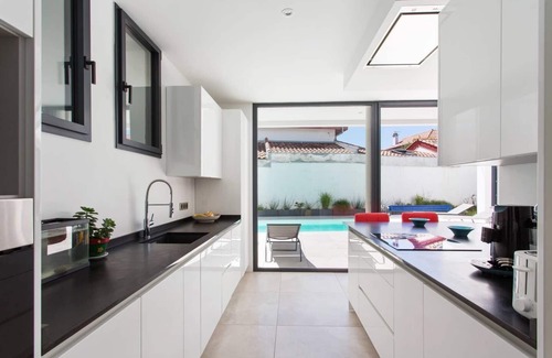 Anglet House | Beautiful contemporary villa with swimming pool facing the golf of Biarrirz