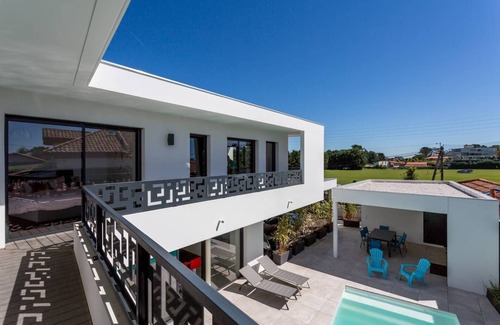 Anglet House | Beautiful contemporary villa with swimming pool facing the golf of Biarrirz