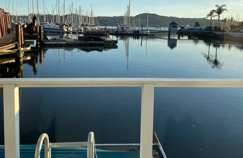 Marin City Boat Rental | Beautiful Contemporary Floating Home With 360 degree Views