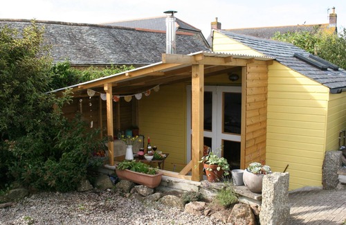 Penzance Cabin | Beautiful cosy cabin - rural getaway near Newlyn