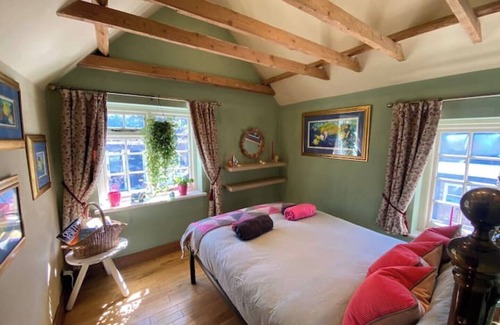 New Forest District Cottage | Beautiful cottage + hot tub, close to marinas
