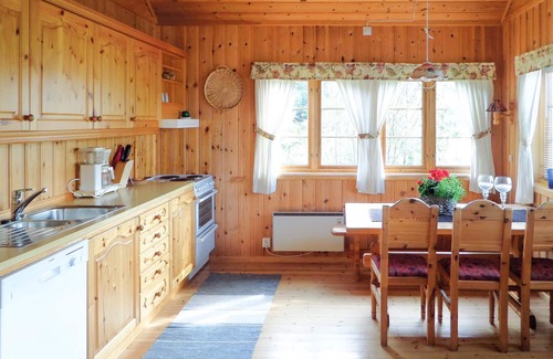 Gjuvsland House | Beautiful cottage in the middle of the picturesque Hardangerfjord, on the island Varaldsøy.