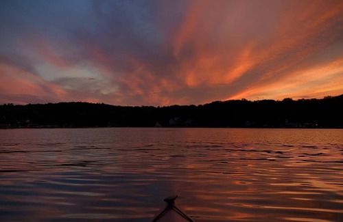 Winchester House | Beautiful Cottage on the Number One Lake in CT
