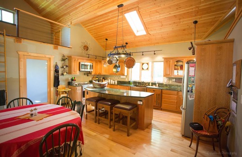 Livingston Cottage | Beautiful cottage on Yellowstone River with private fishing access