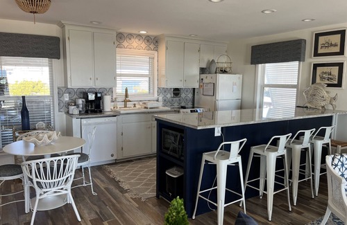 Emerald Isle Cottage | Beautiful cottage w/ocean views - steps away from the beach! Dog Friendly!