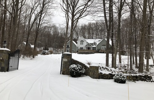 Bridgewater House | Beautiful Country Estate with Heated Pool