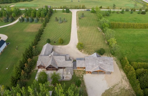 Dashwood Cottage | Beautiful Country Estate w/hot tub, beach access, close to popular towns