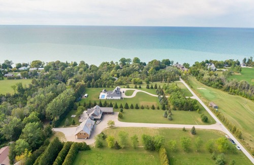 Dashwood Cottage | Beautiful Country Estate w/hot tub, beach access, close to popular towns