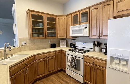 Sunridge Estates House | Beautiful, cozy home minutes from Laughlin and the river!