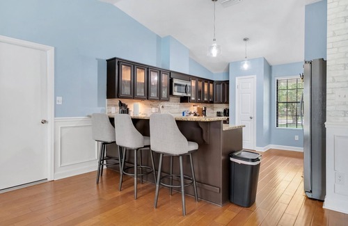 Tallahassee House | Beautiful Cozy Pool Oasis, 3/2 Heated Pool Home, Fenced, Pet Friendly, King Bed