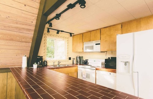 Packwood Cabin | Beautiful, Cozy, Riverfront A-Frame Cabin+Hot tub