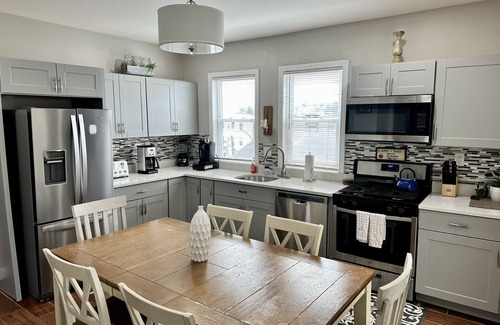 Meeting House Hill Condo | Beautiful decor 3rd FL condo walk to MBTA and mins to Downtown Boston