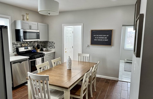 Meeting House Hill Condo | Beautiful decor 3rd FL condo walk to MBTA and mins to Downtown Boston