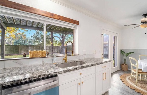 Barker House | Beautiful decorated cozy home
