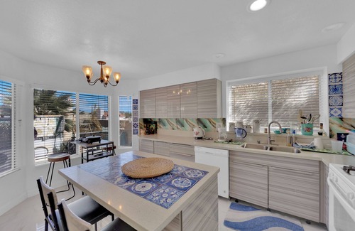 Las Vegas House | Beautiful Designed Charming 3-bedroom house with WiFi, AC in amazing Las Vegas