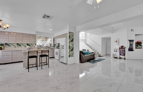 Las Vegas House | Beautiful Designed Charming 3-bedroom house with WiFi, AC in amazing Las Vegas