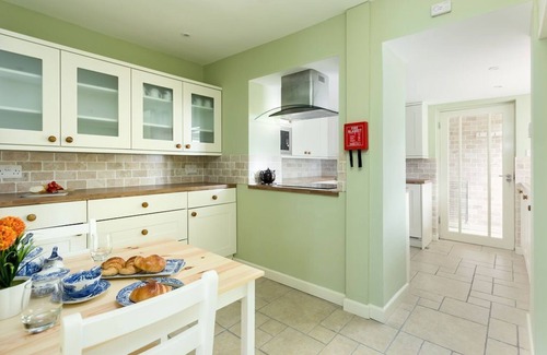 Weymouth Cottage | Beautiful detached family home in Weymouth