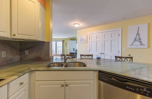 Old Orchard Beach Apartment | Beautiful Direct Ocean Front 2 bedroom w/private balcony