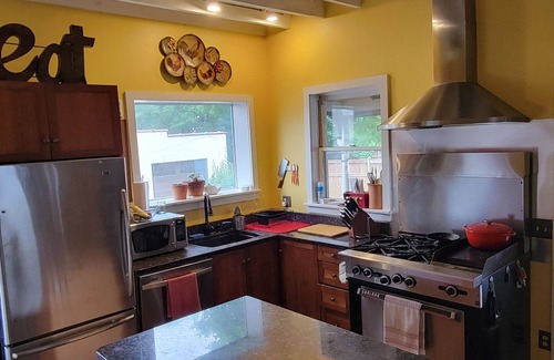 Saratoga Springs House | Beautiful Downtown Saratoga 4 bedroom