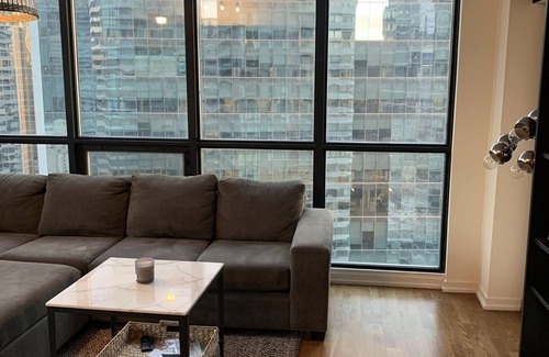 Downtown Toronto Condo | Beautiful Downtown Condo Overlooking Scotiabank Arena
