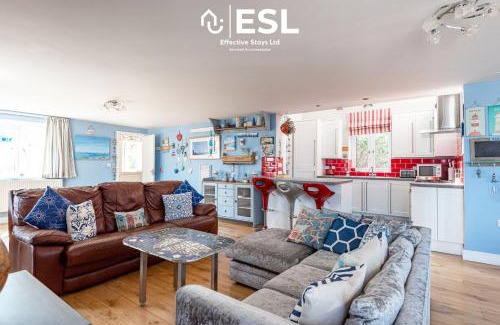 New Quay House | Beautiful En Suite 5 Bedroom Home with Sea Views