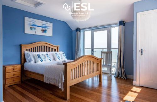 New Quay House | Beautiful En Suite 5 Bedroom Home with Sea Views