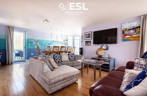 New Quay House | Beautiful En Suite 5 Bedroom Home with Sea Views