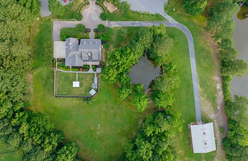Apex House | Beautiful Estate in 19 acres of land in Apex