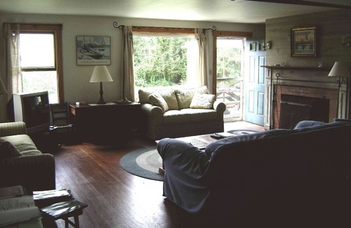 Mattapoisett House | Beautiful family summer home with private beach. Mattapoisett / Buzzards Bay