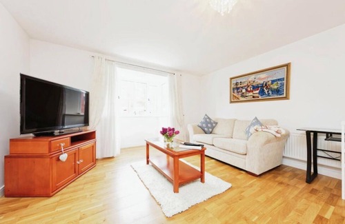Canterbury House | Beautiful Family Town Home With Private Parking