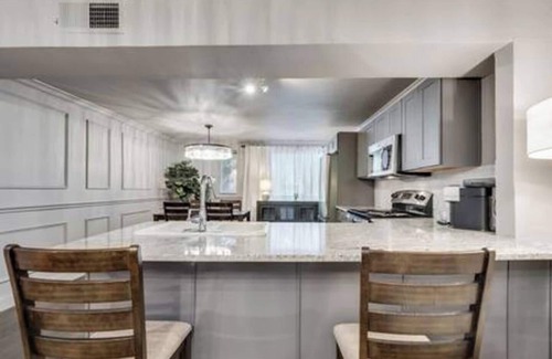 Old East Dallas Condo | Beautiful first-floor 2BR/1.5BA condo near White Rock Lake with resort-style pool, Hot tub, cold plunge pool, led therapy bed, dry sauna and outdoor cardio room