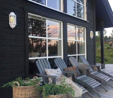 Amot House | Beautiful Forest Cabin Near Ski Trails