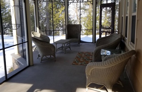 Innisfil House | BEAUTIFUL FOUR SEASON WATERFRONT COTTAGE