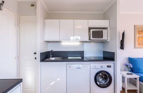 Plage de la Garonnette Apartment | Beautiful apartment for 4 people with pool, WIFI, A/C, TV and terrace