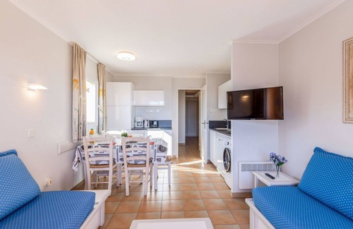 Plage de la Garonnette Apartment | Beautiful apartment for 4 people with pool, WIFI, A/C, TV and terrace