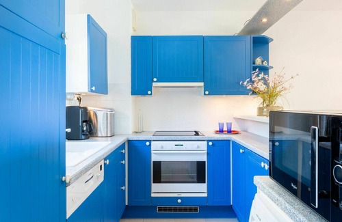 Plage de la Garonnette Apartment | Beautiful apartment for 6 guests with WIFI, pool and terrace