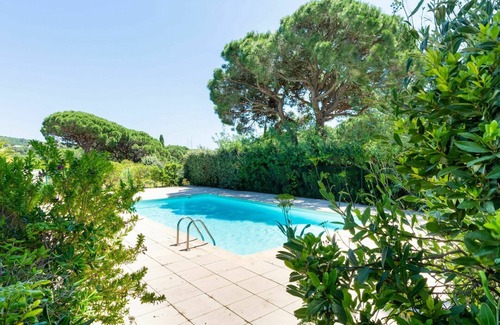Plage de la Garonnette Apartment | Beautiful apartment for 6 guests with WIFI, pool and terrace
