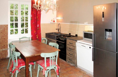 Saint-Sulpice-les-Feuilles House | Beautiful private villa for 9 people with WIFI, hot tub, private pool, TV, patio and pets allowed