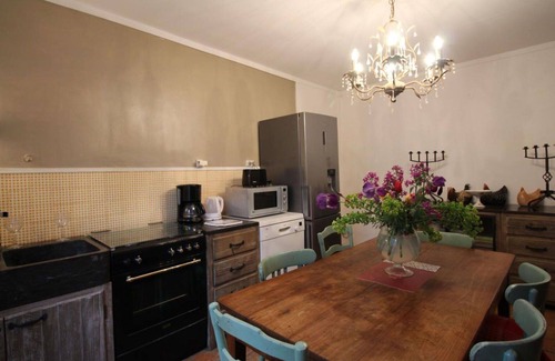 Saint-Sulpice-les-Feuilles House | Beautiful private villa for 9 people with WIFI, hot tub, private pool, TV, patio and pets allowed